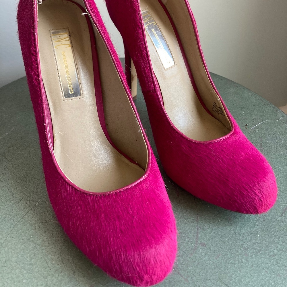 Pink pumps